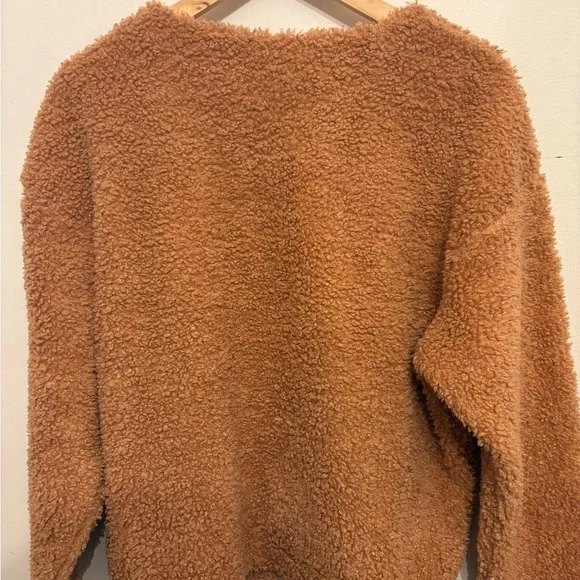 Uniqlo Warm Brown Crew Neck Sweater - Picture 2 of 5